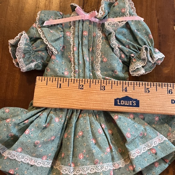 Victorian green pin tuck puff sleeve doll dress